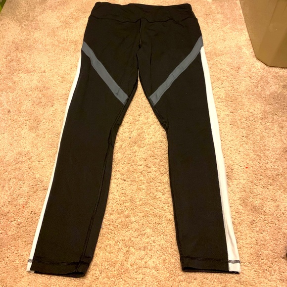 Women’s Workout Pants/DC United Shirt - Picture 5 of 9